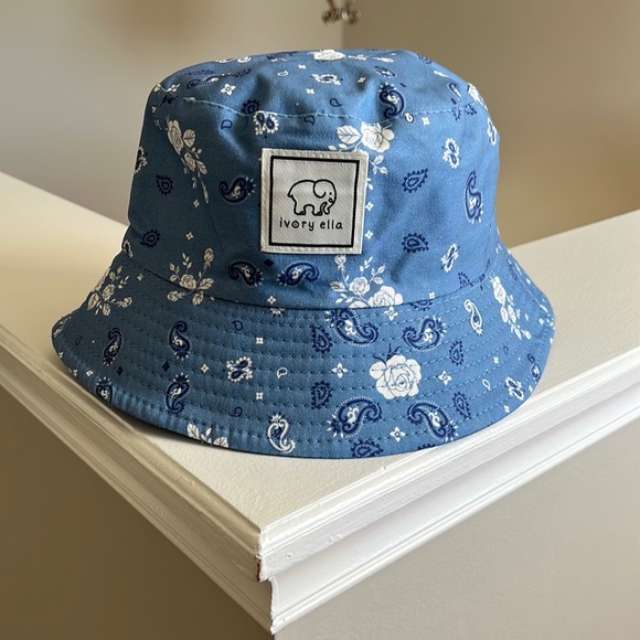 ivory ella Accessories - NWT Ivory Ella Bucket Hat Blue Paisley